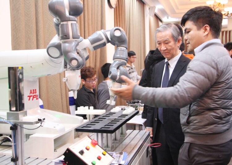 Photo Marketing Online Robot: Xây Dựng Bộ Nhận Diện Thương Hiệu Toàn Diện và Chiến Lược Hiệu Quả [2025] 1